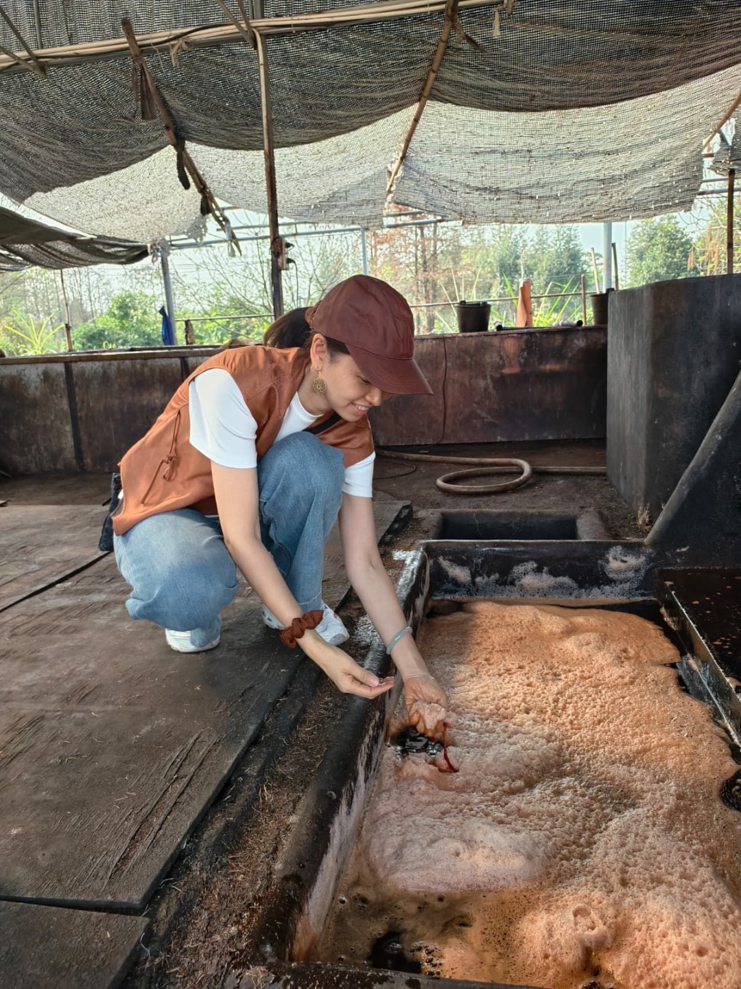 香雲紗染缸 · The encounter at the dyeing vat